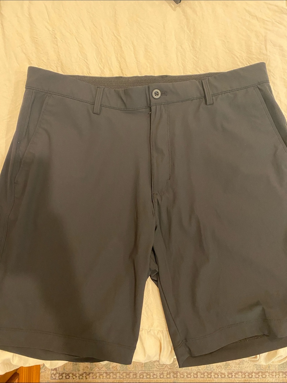 Greg Norman Collection Men's Hybrid Shorts in Black